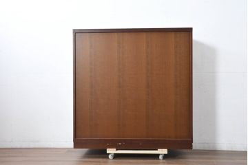 中古　美品　maruni(マルニ木工)　地中海ロイヤルシリーズ(ROYAL)　ガラス扉からお気に入りを優雅に魅せるサイドキャビネット(飾り棚、収納棚、戸棚、本箱、サイドボード)(R-083221)