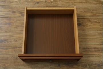 中古　美品　イタリア高級家具　Masetti(マセッティ)　細やかな意匠が映える三面ガラスの象嵌(マーケットリー)入りサイドキャビネット　(R-083222)