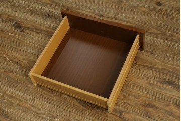 中古　美品　イタリア高級家具　Masetti(マセッティ)　細やかな意匠が映える三面ガラスの象嵌(マーケットリー)入りサイドキャビネット　(R-083222)