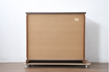中古　美品　イタリア高級家具　Masetti(マセッティ)　細やかな意匠が映える三面ガラスの象嵌(マーケットリー)入りサイドキャビネット(収納棚、戸棚、サイドボード、食器棚、カップボード、飾り棚、コレクションケース)(R-083222)