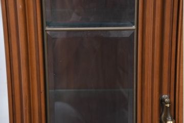 中古　美品　イタリア高級家具　Masetti(マセッティ)　細やかな意匠が映える三面ガラスの象嵌(マーケットリー)入りサイドキャビネット(収納棚、戸棚、サイドボード、食器棚、カップボード、飾り棚、コレクションケース)(R-083222)