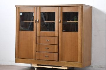中古　美品　カリモク家具(karimoku)　Chitano(チターノ)　収納力と美しさを兼ね備えたサイドキャビネット(サイドボード、収納棚、戸棚)(R-083223)