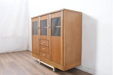 中古　美品　カリモク家具(karimoku)　Chitano(チターノ)　収納力と美しさを兼ね備えたサイドキャビネット(サイドボード、収納棚、戸棚)(R-083223)