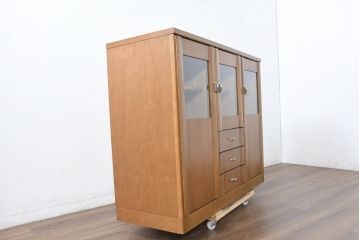 中古　美品　カリモク家具(karimoku)　Chitano(チターノ)　収納力と美しさを兼ね備えたサイドキャビネット(サイドボード、収納棚、戸棚)(R-083223)