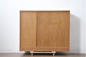 中古　美品　カリモク家具(karimoku)　Chitano(チターノ)　収納力と美しさを兼ね備えたサイドキャビネット(サイドボード、収納棚、戸棚)(R-083223)