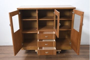 中古　美品　カリモク家具(karimoku)　Chitano(チターノ)　収納力と美しさを兼ね備えたサイドキャビネット(サイドボード、収納棚、戸棚)(R-083223)