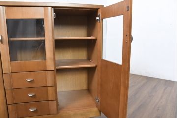 中古　美品　カリモク家具(karimoku)　Chitano(チターノ)　収納力と美しさを兼ね備えたサイドキャビネット(サイドボード、収納棚、戸棚)(R-083223)