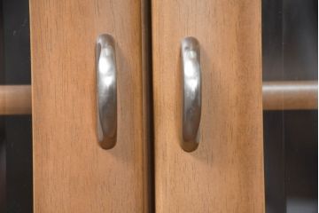 中古　美品　カリモク家具(karimoku)　Chitano(チターノ)　収納力と美しさを兼ね備えたサイドキャビネット(サイドボード、収納棚、戸棚)(R-083223)