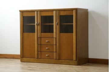 中古　美品　カリモク家具(karimoku)　Chitano(チターノ)　収納力と美しさを兼ね備えたサイドキャビネット(サイドボード、収納棚、戸棚)(R-083223)