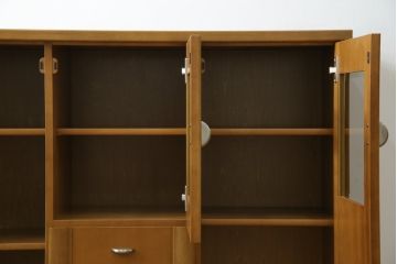 中古　美品　カリモク家具(karimoku)　Chitano(チターノ)　収納力と美しさを兼ね備えたサイドキャビネット(サイドボード、収納棚、戸棚)(R-083223)