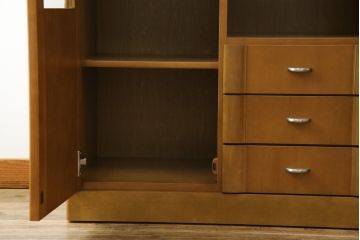 中古　美品　カリモク家具(karimoku)　Chitano(チターノ)　収納力と美しさを兼ね備えたサイドキャビネット(サイドボード、収納棚、戸棚)(R-083223)