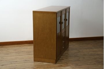 中古　美品　カリモク家具(karimoku)　Chitano(チターノ)　収納力と美しさを兼ね備えたサイドキャビネット(サイドボード、収納棚、戸棚)(R-083223)