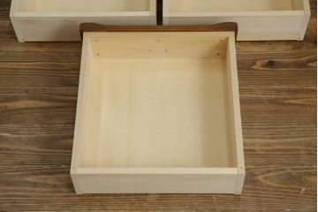 中古　美品　カリモク家具(karimoku)　Chitano(チターノ)　収納力と美しさを兼ね備えたサイドキャビネット(サイドボード、収納棚、戸棚)(R-083223)
