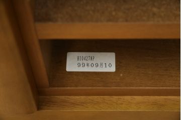 中古　美品　カリモク家具(karimoku)　Chitano(チターノ)　収納力と美しさを兼ね備えたサイドキャビネット(サイドボード、収納棚、戸棚)(R-083223)