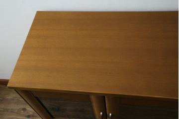 中古　美品　カリモク家具(karimoku)　Chitano(チターノ)　収納力と美しさを兼ね備えたサイドキャビネット(サイドボード、収納棚、戸棚)(R-083223)