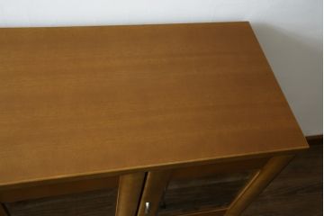 中古　美品　カリモク家具(karimoku)　Chitano(チターノ)　収納力と美しさを兼ね備えたサイドキャビネット(サイドボード、収納棚、戸棚)(R-083223)