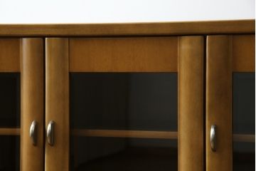 中古　美品　カリモク家具(karimoku)　Chitano(チターノ)　収納力と美しさを兼ね備えたサイドキャビネット(サイドボード、収納棚、戸棚)(R-083223)