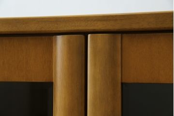 中古　美品　カリモク家具(karimoku)　Chitano(チターノ)　収納力と美しさを兼ね備えたサイドキャビネット(サイドボード、収納棚、戸棚)(R-083223)