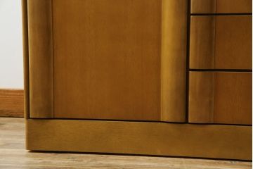 中古　美品　カリモク家具(karimoku)　Chitano(チターノ)　収納力と美しさを兼ね備えたサイドキャビネット(サイドボード、収納棚、戸棚)(R-083223)