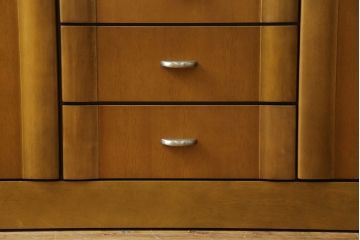 中古　美品　カリモク家具(karimoku)　Chitano(チターノ)　収納力と美しさを兼ね備えたサイドキャビネット(サイドボード、収納棚、戸棚)(R-083223)