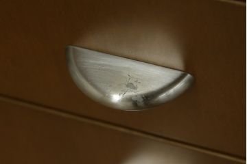中古　美品　カリモク家具(karimoku)　Chitano(チターノ)　収納力と美しさを兼ね備えたサイドキャビネット(サイドボード、収納棚、戸棚)(R-083223)