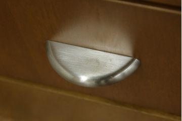 中古　美品　カリモク家具(karimoku)　Chitano(チターノ)　収納力と美しさを兼ね備えたサイドキャビネット(サイドボード、収納棚、戸棚)(R-083223)
