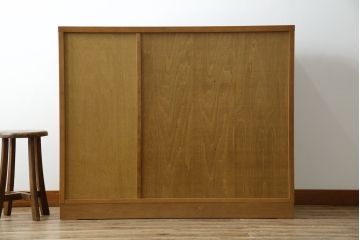 中古　美品　カリモク家具(karimoku)　Chitano(チターノ)　収納力と美しさを兼ね備えたサイドキャビネット(サイドボード、収納棚、戸棚)(R-083223)