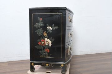 アジアンビンテージ　中国　シノワズリの美しいデザインが空間に華やかなアクセントを加える中国風チェスト(中国趣味、収納箪笥、衣装箪笥、整理箪笥、引き出し、サイドチェスト、ヴィンテージ)(R-083224)