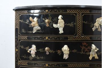 アジアンビンテージ　中国　シノワズリの美しいデザインが空間に華やかなアクセントを加える中国風チェスト(中国趣味、収納箪笥、衣装箪笥、整理箪笥、引き出し、サイドチェスト、ヴィンテージ)(R-083224)