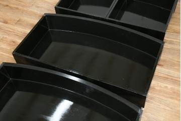 アジアンビンテージ　中国　シノワズリの美しいデザインが空間に華やかなアクセントを加える中国風チェスト　(R-083224)