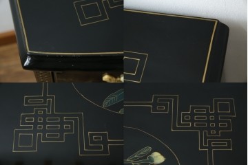 アジアンビンテージ　中国　シノワズリの美しいデザインが空間に華やかなアクセントを加える中国風チェスト　(R-083224)