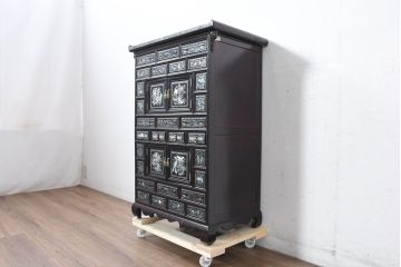 中古　美品　韓国民芸家具　豪華絢爛の螺鈿(ラデン)細工が見事なキャビネット(収納棚、戸棚、サイドキャビネット)(定価約45万円)(R-083225)