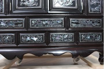 中古　美品　韓国民芸家具　豪華絢爛の螺鈿(ラデン)細工が見事なキャビネット(収納棚、戸棚、サイドキャビネット)(定価約45万円)(R-083225)