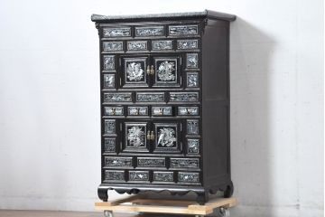 中古　美品　韓国民芸家具　豪華絢爛の螺鈿(ラデン)細工が見事なキャビネット(収納棚、戸棚、サイドキャビネット)(定価約45万円)(R-083226)