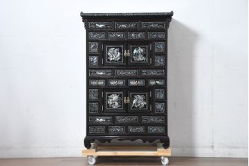 中古　美品　韓国民芸家具　豪華絢爛の螺鈿(ラデン)細工が見事なキャビネット(収納棚、戸棚、サイドキャビネット)(定価約45万円)(R-083226)