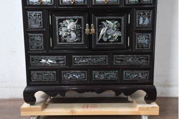 中古　美品　韓国民芸家具　豪華絢爛の螺鈿(ラデン)細工が見事なキャビネット(収納棚、戸棚、サイドキャビネット)(定価約45万円)(R-083226)