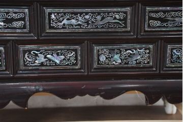 中古　美品　韓国民芸家具　豪華絢爛の螺鈿(ラデン)細工が見事なキャビネット(収納棚、戸棚、サイドキャビネット)(定価約45万円)(R-083226)