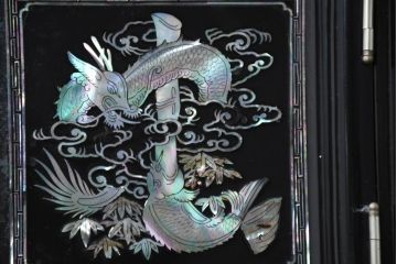 中古　美品　韓国民芸家具　豪華絢爛の螺鈿(ラデン)細工が見事なキャビネット(収納棚、戸棚、サイドキャビネット)(定価約45万円)(R-083226)