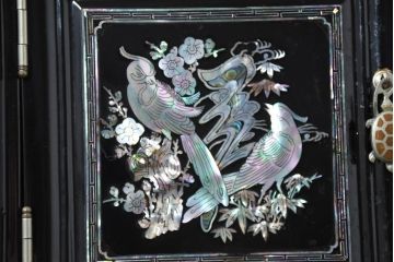 中古　美品　韓国民芸家具　豪華絢爛の螺鈿(ラデン)細工が見事なキャビネット(収納棚、戸棚、サイドキャビネット)(定価約45万円)(R-083226)