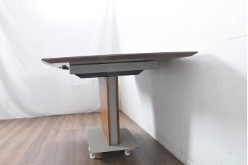 中古　BoConcept(ボーコンセプト)　(Milano)ミラノ　流れるような木目が際立つエクステンションテーブル(4人掛け、6人掛け、ダイニングテーブル、食卓、拡張式テーブル、伸長式テーブル)(定価約30万円)(R-083229)