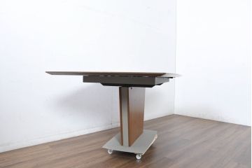 中古　BoConcept(ボーコンセプト)　(Milano)ミラノ　流れるような木目が際立つエクステンションテーブル(4人掛け、6人掛け、ダイニングテーブル、食卓、拡張式テーブル、伸長式テーブル)(定価約30万円)(R-083229)