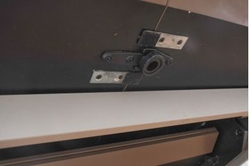 中古　BoConcept(ボーコンセプト)　(Milano)ミラノ　流れるような木目が際立つエクステンションテーブル(4人掛け、6人掛け、ダイニングテーブル、食卓、拡張式テーブル、伸長式テーブル)(定価約30万円)(R-083229)