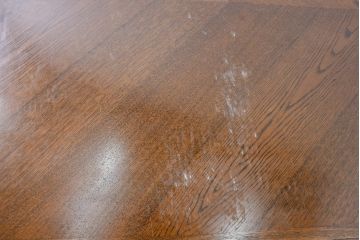 中古　カリモク家具(karimoku)　domani(ドマーニ)　QUEENS LIFE (クイーンズライフ)　ヒッコリーブラウン　落ち着いた色合いと細部に宿る丁寧な作りがお部屋を優雅に演出するダイニングテーブル(食卓、4人掛け、4人用)(定価約32万円)(R-083232)