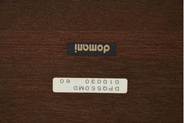 中古　カリモク家具(karimoku)　domani(ドマーニ)　QUEENS LIFE (クイーンズライフ)　ヒッコリーブラウン　落ち着いた色合いと細部に宿る丁寧な作りがお部屋を優雅に演出するダイニングテーブル(食卓、4人掛け、4人用)(定価約32万円)(R-083232)