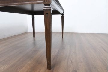 中古　カリモク家具(karimoku)　domani(ドマーニ)　QUEENS LIFE (クイーンズライフ)　ヒッコリーブラウン　落ち着いた色合いと細部に宿る丁寧な作りがお部屋を優雅に演出するダイニングテーブル(食卓、4人掛け、4人用)(定価約32万円)(R-083232)