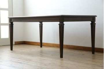 中古　カリモク家具(karimoku)　domani(ドマーニ)　QUEENS LIFE (クイーンズライフ)　ヒッコリーブラウン　落ち着いた色合いと細部に宿る丁寧な作りがお部屋を優雅に演出するダイニングテーブル(食卓、4人掛け、4人用)(定価約32万円)(R-083232)