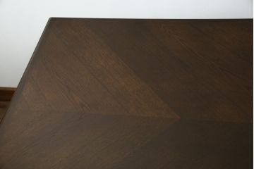 中古　カリモク家具(karimoku)　domani(ドマーニ)　QUEENS LIFE (クイーンズライフ)　ヒッコリーブラウン　落ち着いた色合いと細部に宿る丁寧な作りがお部屋を優雅に演出するダイニングテーブル(食卓、4人掛け、4人用)(定価約32万円)(R-083232)