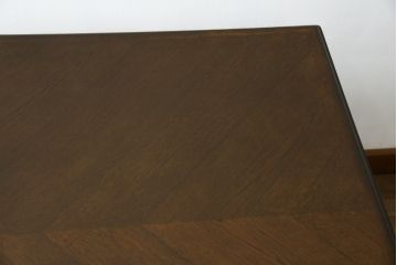 中古　カリモク家具(karimoku)　domani(ドマーニ)　QUEENS LIFE (クイーンズライフ)　ヒッコリーブラウン　落ち着いた色合いと細部に宿る丁寧な作りがお部屋を優雅に演出するダイニングテーブル(食卓、4人掛け、4人用)(定価約32万円)(R-083232)