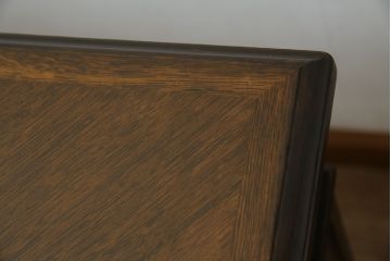 中古　カリモク家具(karimoku)　domani(ドマーニ)　QUEENS LIFE (クイーンズライフ)　ヒッコリーブラウン　落ち着いた色合いと細部に宿る丁寧な作りがお部屋を優雅に演出するダイニングテーブル(食卓、4人掛け、4人用)(定価約32万円)(R-083232)