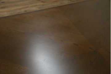 中古　カリモク家具(karimoku)　domani(ドマーニ)　QUEENS LIFE (クイーンズライフ)　ヒッコリーブラウン　落ち着いた色合いと細部に宿る丁寧な作りがお部屋を優雅に演出するダイニングテーブル(食卓、4人掛け、4人用)(定価約32万円)(R-083232)